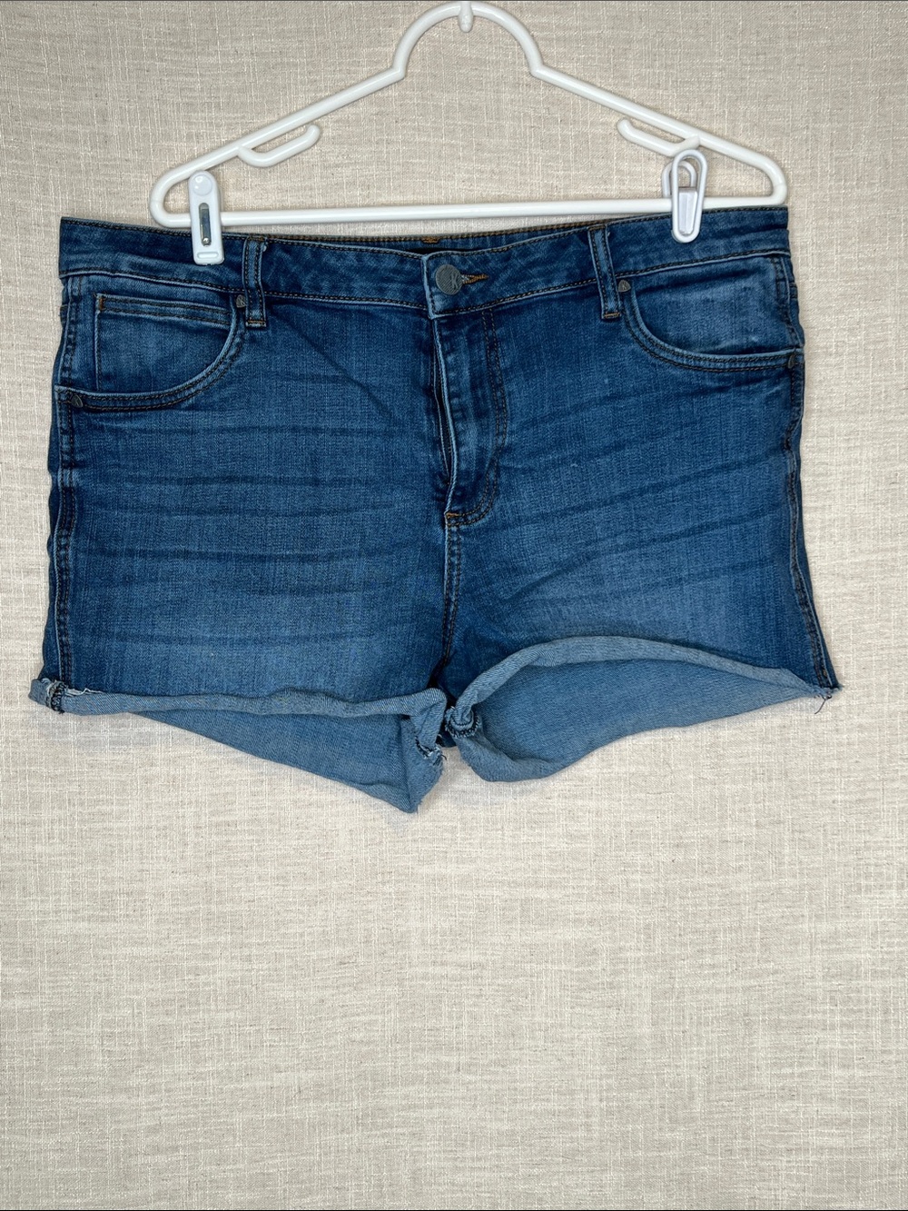 Women’s Dark Blue Denim Roll-Hem Shorts Kut from the Kloth